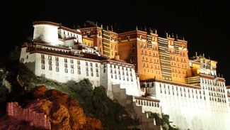 Tibet Potala Palast bei Nacht 01